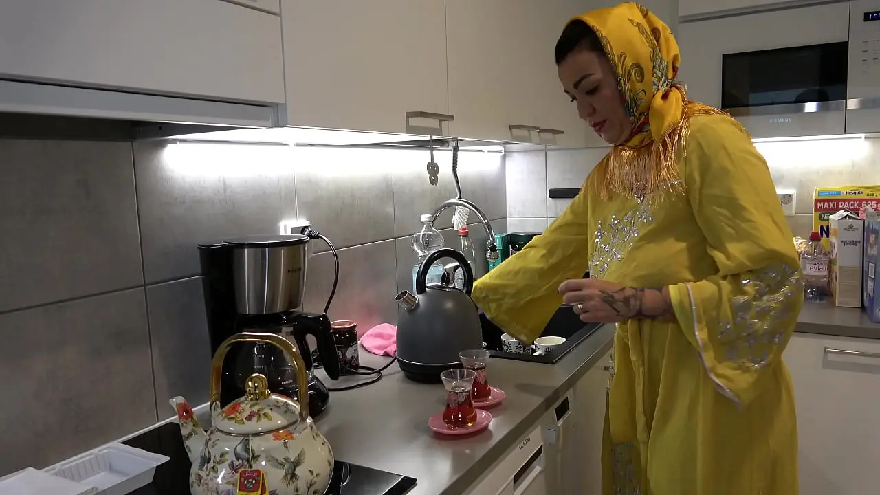 Horny stepson fucked his big ass arab stepmom in hijab